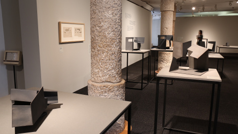 La Fundación Catalunya-La Pedrera ha presentado hoy la exposición "Oteiza. La desocupación del espacio", muestra que efectúa un recorrido por todas las etapas del trabajo del artista vasco, uno de los referentes de la escultura de la segund