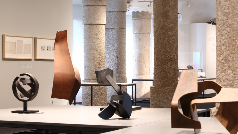 La Fundación Catalunya-La Pedrera ha presentado hoy la exposición "Oteiza. La desocupación del espacio", muestra que efectúa un recorrido por todas las etapas del trabajo del artista vasco, uno de los referentes de la escultura de la segund