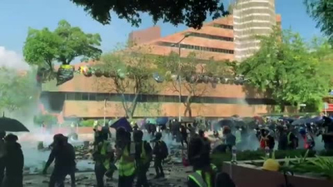 Flechas con fuego al agente en Hong Kong Flechas con fuego al agente en Hong Kong