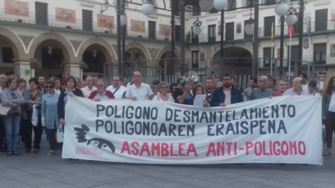 Partidos y asociaciones se sumaron a la protesta convocada en Tudela por la Asamblea contra el Campo de Tiro Militar de Bardenas. Partidos y asociaciones se sumaron a la protesta convocada en Tudela por la Asamblea contra el Campo de Tiro Militar de Bardenas.