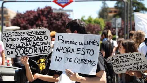 Pancarta de los estudiantes de la UCM contra Cifuentes/EFE Pancarta de los estudiantes de la UCM contra Cifuentes/EFE