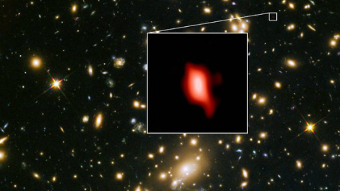 Cúmulo de galaxias MACS J1149.5 + 2223 tomadas con el Hubble. ALMA, Hubble, Hashimoto et al. Cúmulo de galaxias MACS J1149.5 + 2223 tomadas con el Hubble. ALMA, Hubble, Hashimoto et al.