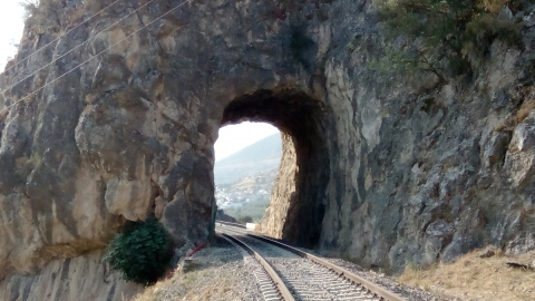 El túnel de Puentequebrada por el que pasará el AVE. MAREA AMARILLA El túnel de Puentequebrada por el que pasará el AVE. MAREA AMARILLA