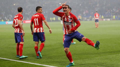 Antoine Griezmann celebra su segundo gol ante el Marsella ne la final de la Europa League en Lyon. /REUTERS Antoine Griezmann celebra su segundo gol ante el Marsella ne la final de la Europa League en Lyon. /REUTERS