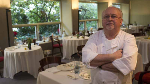El chef Jean-Louis Neichel, a la entrada de su restaurante. EFE/Alejandro García El chef Jean-Louis Neichel, a la entrada de su restaurante. EFE/Alejandro García