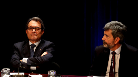El presidente de la Generalitat, Artur Mas (i), y el presidente del Tribunal Supremo, Carlos Lesmes (d), en el acto de inauguración de la 58 reunión anual de la Unión Internacional de Magistrados. EFE/Toni Albir