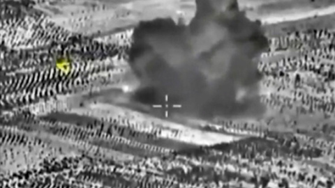 Fragmento de unas imágenes del Ministerio de Defensa ruso tras un bombardeo al sur de la ciudad siria de Idlib. - REUTERS Fragmento de unas imágenes del Ministerio de Defensa ruso tras un bombardeo al sur de la ciudad siria de Idlib. - REUTERS