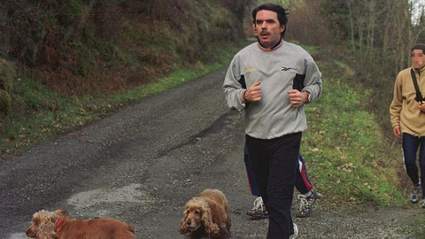 Aznar, en una fotografía de archivo haciendo footing. EFE Aznar, en una fotografía de archivo haciendo footing. EFE