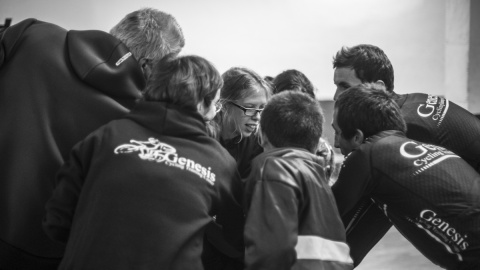 Varios niños y monitores, en la escuela. PAOLO MARTELLI