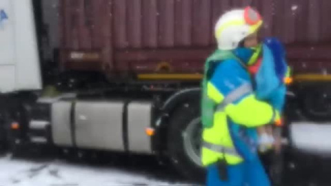 Accidente múltiple en la A-1 en el puerto de Somosierra por la nevada Accidente múltiple en la A-1 en el puerto de Somosierra por la nevada
