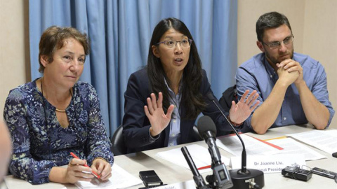 La consejera legal de Médicos Sin Fronteras, Françoise Saulnier; la presidenta, Joanne Liu; y el director general MSF Suiza, Bruno Jochum, dan una rueda de prensa en Ginebra. EFE La consejera legal de Médicos Sin Fronteras, Françoise Saulnier; la presidenta, Joanne Liu; y el director general MSF Suiza, Bruno Jochum, dan una rueda de prensa en Ginebra. EFE