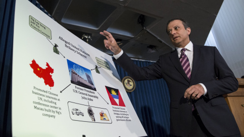 El fiscal estadounidense Preet Bharara duirante la rueda de prensa en la que informó de la detención del diplomático John Ashe y otros funcionarios de Naciones Unidas. REUTERS/Andrew Kelly El fiscal estadounidense Preet Bharara duirante la rueda de prensa en la que informó de la detención del diplomático John Ashe y otros funcionarios de Naciones Unidas. REUTERS/Andrew Kelly