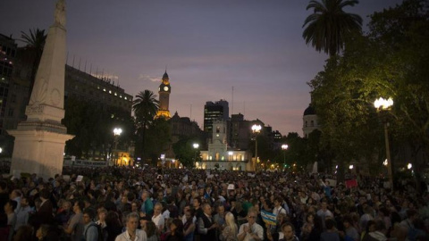 Protesta el pasado lunes en la Plaza de Mayo, en Buenos Aires, Argentina, por la muerte del fiscal Alberto Nisman / EFE Protesta el pasado lunes en la Plaza de Mayo, en Buenos Aires, Argentina, por la muerte del fiscal Alberto Nisman / EFE