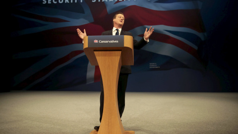 El primer ministro británico, David Cameron, pronuncia un discurso en el congreso del Partido Conservador en Manchester (Reino Unido) hoy, 7 de octubre de 2015. REUTERS/Suzanne Plunkett