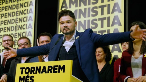 Gabriel Rufián y la cúpula de ERC en la noche electoral del 10-N. (EFE) Gabriel Rufián y la cúpula de ERC en la noche electoral del 10-N. (EFE)
