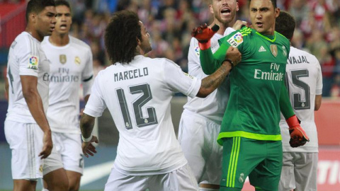 Keylor Navas celebra el penalti parado el domingo contra el Atlético. /EFE Keylor Navas celebra el penalti parado el domingo contra el Atlético. /EFE