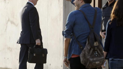 El exconcejal del Ayuntamiento de Madrid Alberto López Viejo, imputado en la trama Gürtel, a su llegada a la sede de la Audiencia Nacional. EFE/ Chema Moya