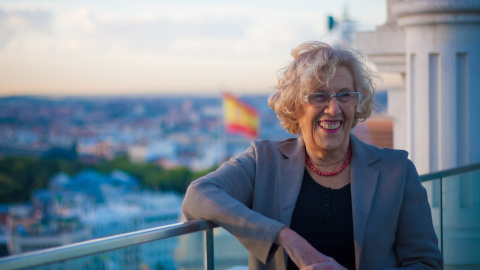 La alcaldesa de Madrid, Manuela Carmena, en la torre más alta del Ayuntamiento de la capital, este jueves 7 de octubre. CHRISTIAN GONZÁLEZ La alcaldesa de Madrid, Manuela Carmena, en la torre más alta del Ayuntamiento de la capital, este jueves 7 de octubre. CHRISTIAN GONZÁLEZ
