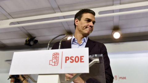 Pedro Sánchez, en la rueda de prensa en la que explica su dimisión. EFE/Fernando Villar Pedro Sánchez, en la rueda de prensa en la que explica su dimisión. EFE/Fernando Villar