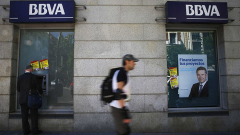 Una oficina del BBVA en Madrid. REUTERS Una oficina del BBVA en Madrid. REUTERS