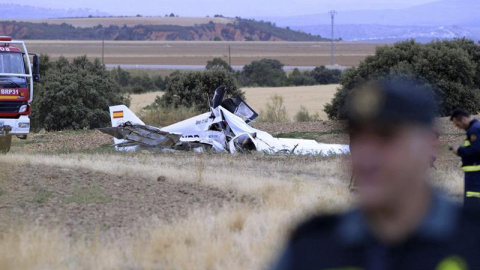 Estado en el que ha quedado la avioneta en la que tres personas han muerto hoy en un accidente aéreo que han sufrido esta tarde junto al aeródromo Coronel Loreña en Robledillo de Mohernando (Guadalajara). Estado en el que ha quedado la avioneta en la que tres personas han muerto hoy en un accidente aéreo que han sufrido esta tarde junto al aeródromo Coronel Loreña en Robledillo de Mohernando (Guadalajara).