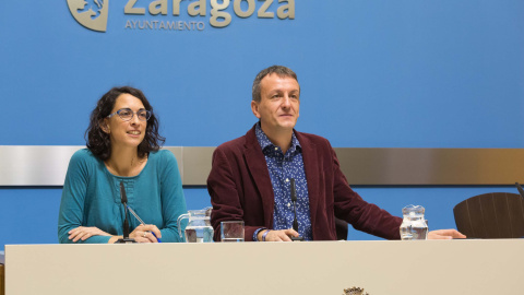 La concejal de Participación Ciudadana, Elena Giner, y el responsable de Economía y portavoz del equipo de Gobierno, Fernando Rivarés, en la presentación del programa de transparencia y rendición de cuentas./ ZARAGOZA.ES La concejal de Participación Ciudadana, Elena Giner, y el responsable de Economía y portavoz del equipo de Gobierno, Fernando Rivarés, en la presentación del programa de transparencia y rendición de cuentas./ ZARAGOZA.ES