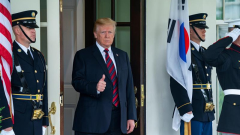 El presidente de Estados Unidos, Donald J. Trump, recibe a su homólogo surcoreano, Moon Jae-in. EFE El presidente de Estados Unidos, Donald J. Trump, recibe a su homólogo surcoreano, Moon Jae-in. EFE