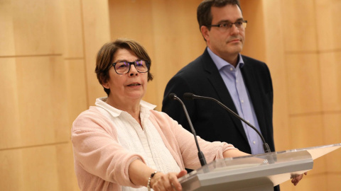 La delegada de Medio Ambiente y Movilidad, Inés Sabanés, y el concejal del PSOE, Chema Dávila, durante su comparecencia ante la prensa tras el encuentro mantenido hoy 22/05/2018. AYUNTAMIENTO DE MADRID La delegada de Medio Ambiente y Movilidad, Inés Sabanés, y el concejal del PSOE, Chema Dávila, durante su comparecencia ante la prensa tras el encuentro mantenido hoy 22/05/2018. AYUNTAMIENTO DE MADRID
