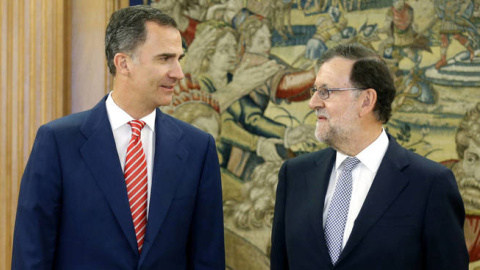 El rey Felipe VI y Mariano Rajoy en La Zarzuela. Archivo REUTERS El rey Felipe VI y Mariano Rajoy en La Zarzuela. Archivo REUTERS