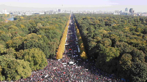 Vista general de la manifestación en Berlín contra el TTIP. REUTERS/Fabrizio Bensch Vista general de la manifestación en Berlín contra el TTIP. REUTERS/Fabrizio Bensch