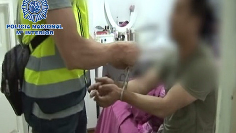 Fotografía facilitada por la Policía Nacional sobre la desarticulación de la red dedicada al tráfico ilegal de seres humanos. EFE Fotografía facilitada por la Policía Nacional sobre la desarticulación de la red dedicada al tráfico ilegal de seres humanos. EFE