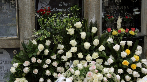 Panteón en el cementerio de Santa Cristina de Barro en la localidad coruñesa de Noia, donde ha sido enterrada la pequeña Andrea, la niña de 12 años con una enfermedad rara e irreversible para la que sus padres pedían una muerte digna. EFE/X