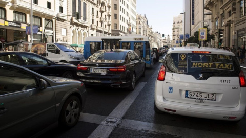 Los atascos son permanentes en la Gran Vía madrileña. Los atascos son permanentes en la Gran Vía madrileña.
