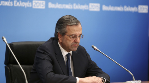 Un desolado Samarás atiende a la prensa. - REUTERS Un desolado Samarás atiende a la prensa. - REUTERS