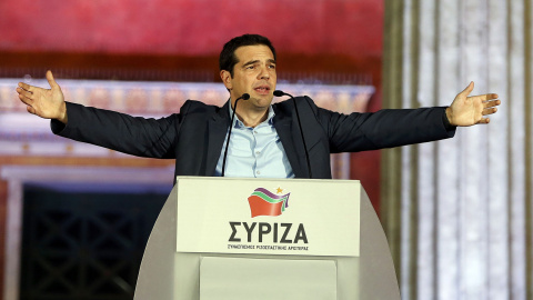 El líder de Syriza, Alexis Tsipras, se dirige a sus simpatizantes y seguidores tras ganar las elecciones parlamentarias en Grecia. REUTERS/Marko Djurica El líder de Syriza, Alexis Tsipras, se dirige a sus simpatizantes y seguidores tras ganar las elecciones parlamentarias en Grecia. REUTERS/Marko Djurica