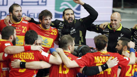 Los jugadores de la selección celebran la victoria ante Túnez. / EFE Los jugadores de la selección celebran la victoria ante Túnez. / EFE