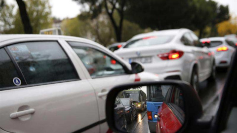 Otra imagen del atasco en la calle Arturo Soria de Madrid. / J.C.H. Otra imagen del atasco en la calle Arturo Soria de Madrid. / J.C.H.