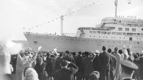 El puerto de Recife, atestado de brasileños que esperan la llegada del transatlántico Santa María tras doce días de secuestro. El puerto de Recife, atestado de brasileños que esperan la llegada del transatlántico Santa María tras doce días de secuestro.