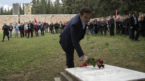 Alexis Tsipras en el memorial por los 200 griegos que murieron luchando contra la ocupación nazi. - CLEMENTE BERNAD Alexis Tsipras en el memorial por los 200 griegos que murieron luchando contra la ocupación nazi. - CLEMENTE BERNAD