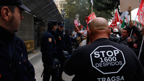 Trabajadores de la empresa pública Tragsa durante una manifestación en Madrid contra el ERE.-JAIRO VARGAS Trabajadores de la empresa pública Tragsa durante una manifestación en Madrid contra el ERE.-JAIRO VARGAS