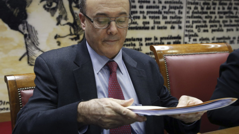 El gobernador del Banco de España, Luis María Linde, en una comparecencia en el Senado, para explicar los Presupuestos de 2015. EFE El gobernador del Banco de España, Luis María Linde, en una comparecencia en el Senado, para explicar los Presupuestos de 2015. EFE