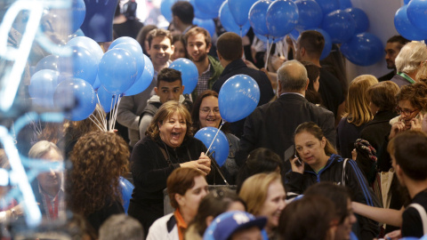 Mucha alegría entre los que se presentaron a la inauguración de Primark en el centro de Madrid, España, hoy, 15 de octubre 2015./REUTERS/Andrea Comas
