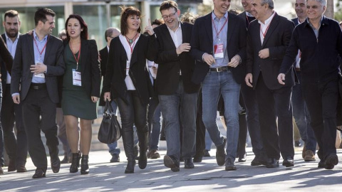 El secretario general del PSOE, Pedro Sánchez (centro), junto a los candidatos socialistas en la elecciones autonómicas del próximo mes de mayo.- EFE El secretario general del PSOE, Pedro Sánchez (centro), junto a los candidatos socialistas en la elecciones autonómicas del próximo mes de mayo.- EFE