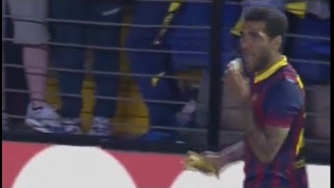 El racismo y los plátanos contra Dani Alves y Kameni El racismo y los plátanos contra Dani Alves y Kameni