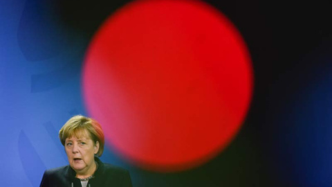 Angela Merkel, en una rueda de prensa en la Cancillería de Berlín. / STEFANIA LOOS (REUTERS) Angela Merkel, en una rueda de prensa en la Cancillería de Berlín. / STEFANIA LOOS (REUTERS)