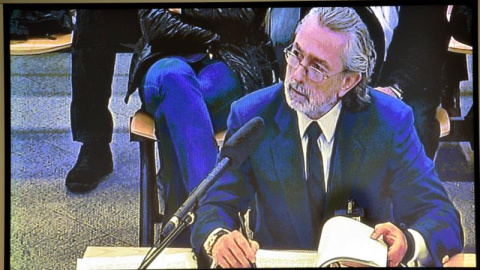 Imagen del monitor de la sala de prensa de la Audiencia Nacional en San Fernando de Henares del presunto cabecilla de la trama Gürtel, Francisco Correa. EFE/Fernando Villar Imagen del monitor de la sala de prensa de la Audiencia Nacional en San Fernando de Henares del presunto cabecilla de la trama Gürtel, Francisco Correa. EFE/Fernando Villar