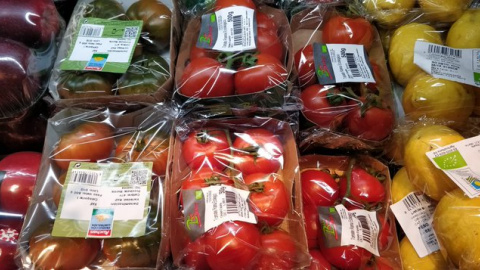 Los supermercados españoles todavía tienen que mejorar en su reducción del plástico. / Greenpeace Los supermercados españoles todavía tienen que mejorar en su reducción del plástico. / Greenpeace