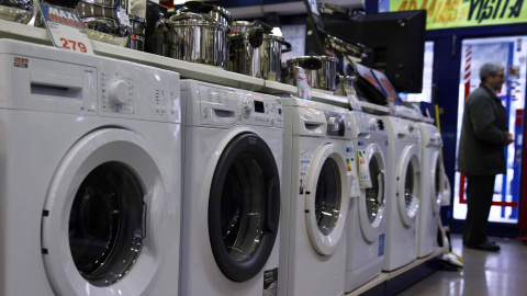 Una tienda de electrodomésticos. REUTERS Una tienda de electrodomésticos. REUTERS