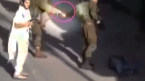 Instantánea del polémico vídeo que cuestiona la actuación de los militares. EUROPA PRESS Instantánea del polémico vídeo que cuestiona la actuación de los militares. EUROPA PRESS