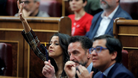 La líder de Ciudadanos, Inés Arrimadas, en el Congreso de los Diputados durante la primera jornada de la investidura de Pedro Sánchez como presidente del Gobierno. EFE/Emilio Naranjo